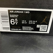 Cargar imagen en el visor de la galería, Air Jordan 1 Mid Black White DR9495-001
