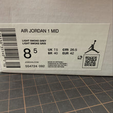 Cargar imagen en el visor de la galería, Air Jordan 1 Mid Light Smoke Grey 554724-092
