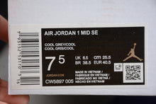 Cargar imagen en el visor de la galería, Air Jordan 1 Mid SE Cool Grey Cool CW5897-005
