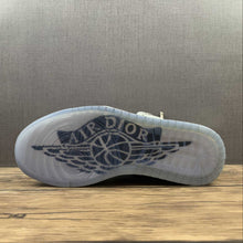 Cargar imagen en el visor de la galería, Air Jordan 1 Retro High OG Dior Beige White 555088-029
