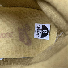 Cargar imagen en el visor de la galería, SB Dunk Low TRD QS Dune Twig-Wheat-Gum Med Brown
