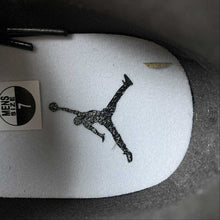Cargar imagen en el visor de la galería, Air Jordan 1 Mid SE White Black-White

