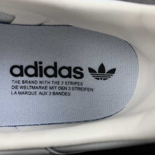 Cargar imagen en el visor de la galería, Adidas Samba Team “Real Madrid” HQ7032
