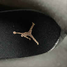 Cargar imagen en el visor de la galería, Air Jordan 1 Low Black Gold
