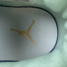 Cargar imagen en el visor de la galería, Air Jordan Legacy 312 Low Mint Green
